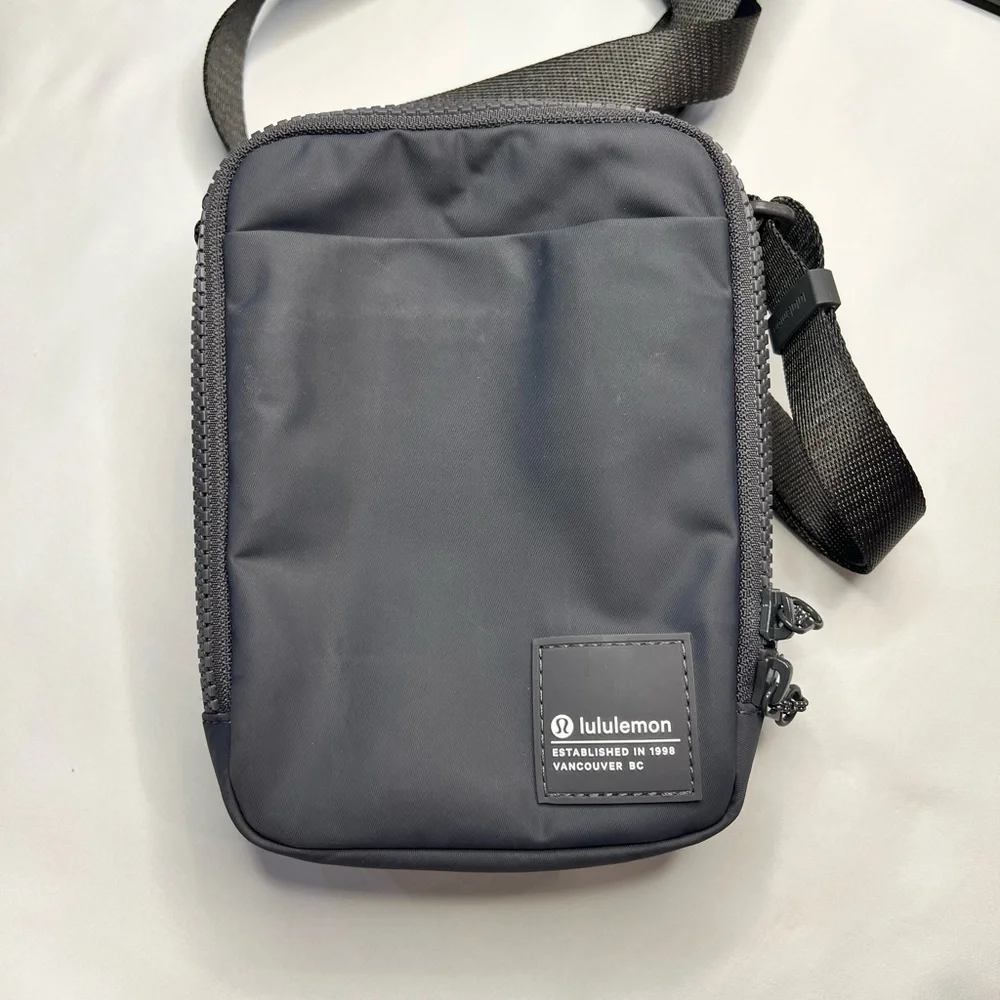 lululemon athletica Grey Crossbody Bag - Picture 1 of 8